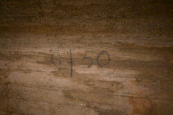 An der Tunnelwand